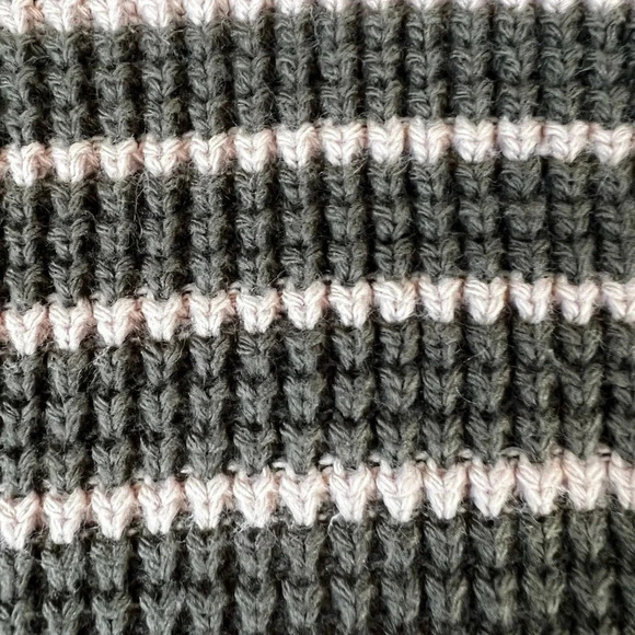 Forever21 cropped sweater - Picture 4 of 4